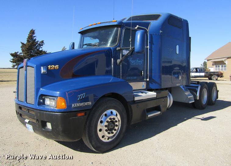 image for item DE6613 2005 Kenworth T600 semi truck