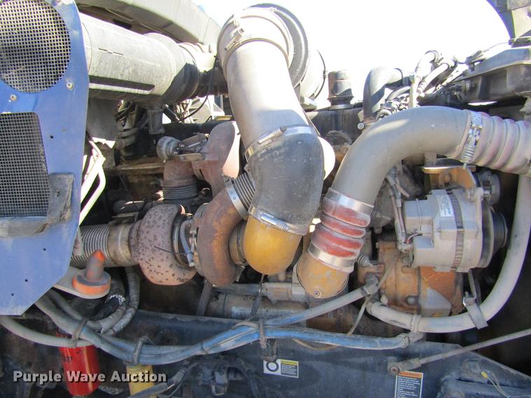 image for item DE6613 2005 Kenworth T600 semi truck