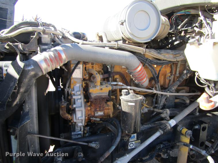 image for item DE6613 2005 Kenworth T600 semi truck