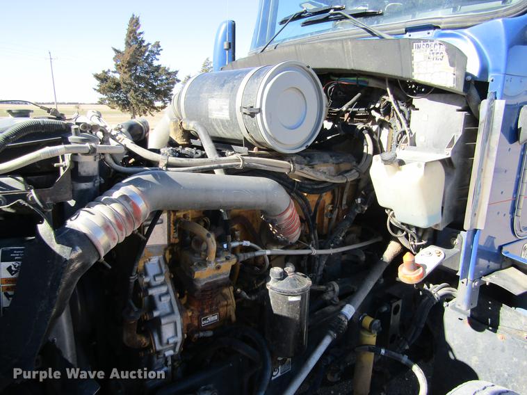 image for item DE6613 2005 Kenworth T600 semi truck