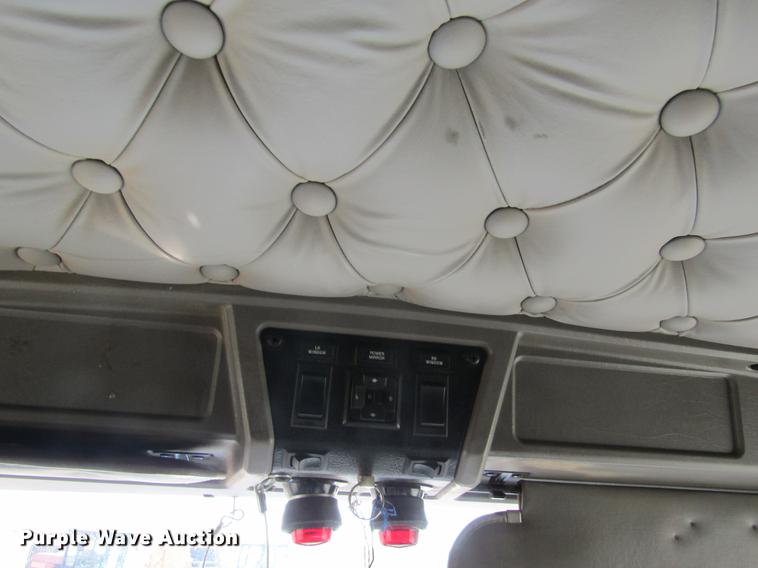 image for item DE6613 2005 Kenworth T600 semi truck