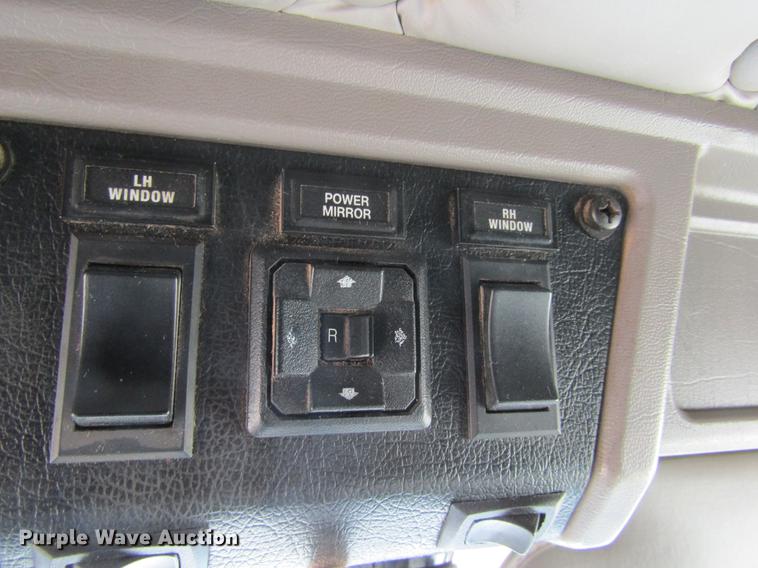 image for item DE6613 2005 Kenworth T600 semi truck