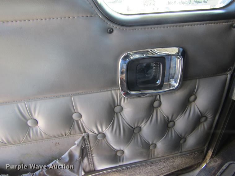 image for item DE6613 2005 Kenworth T600 semi truck