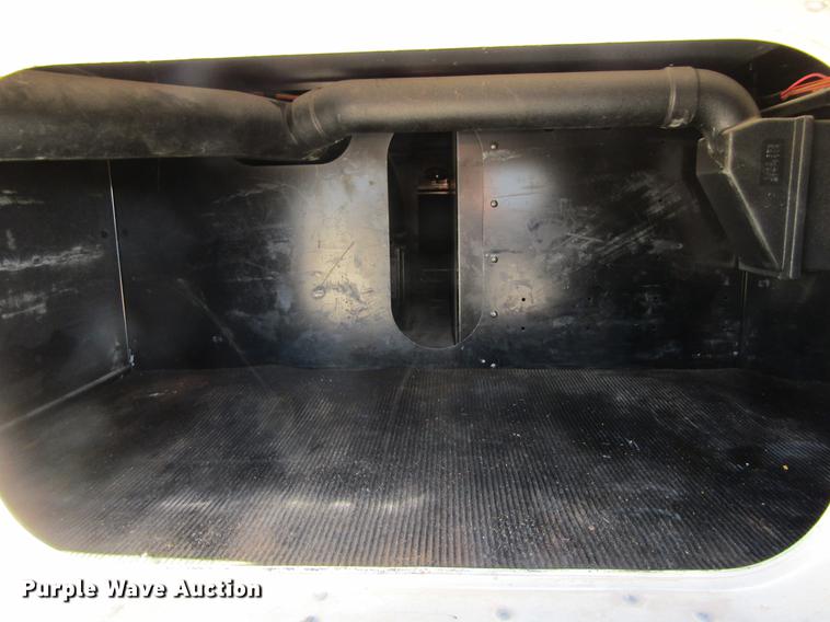 image for item DE6613 2005 Kenworth T600 semi truck