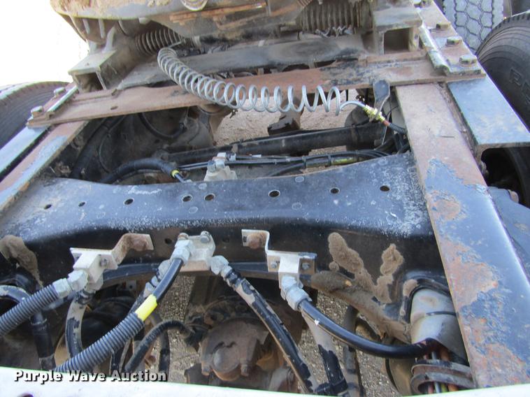 image for item DE6613 2005 Kenworth T600 semi truck