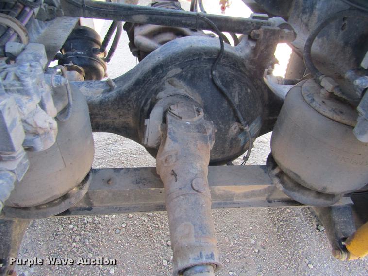 image for item DE6613 2005 Kenworth T600 semi truck