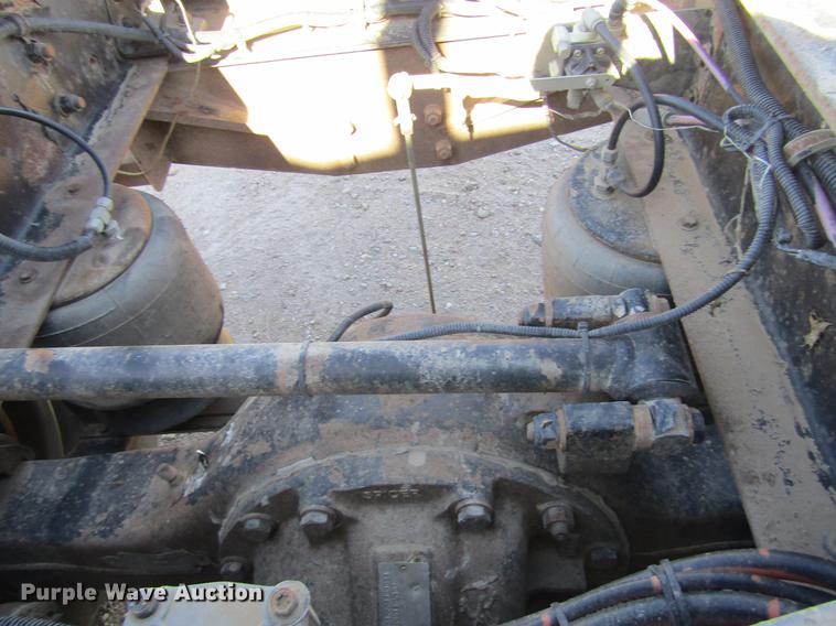 image for item DE6613 2005 Kenworth T600 semi truck