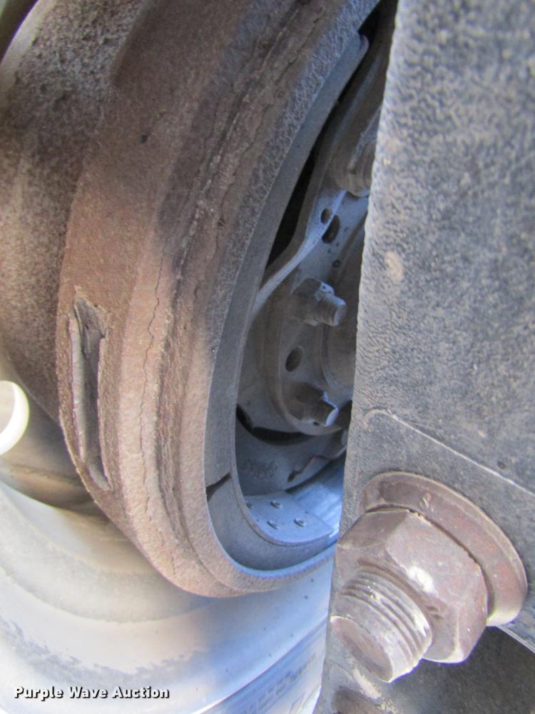 image for item DE6613 2005 Kenworth T600 semi truck