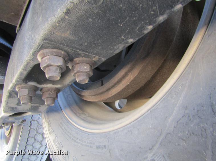 image for item DE6613 2005 Kenworth T600 semi truck