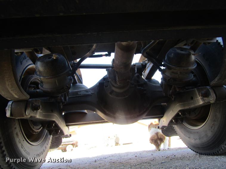 image for item DE6613 2005 Kenworth T600 semi truck