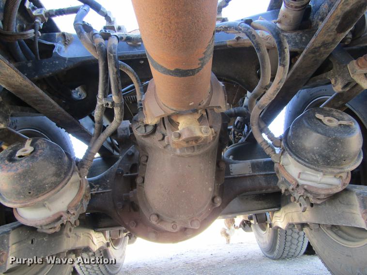 image for item DE6613 2005 Kenworth T600 semi truck