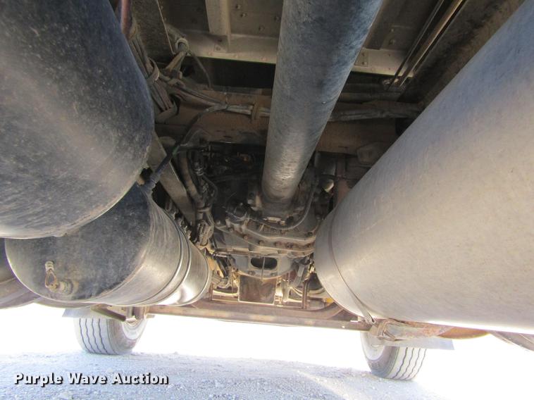 image for item DE6613 2005 Kenworth T600 semi truck