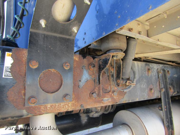 image for item DE6613 2005 Kenworth T600 semi truck