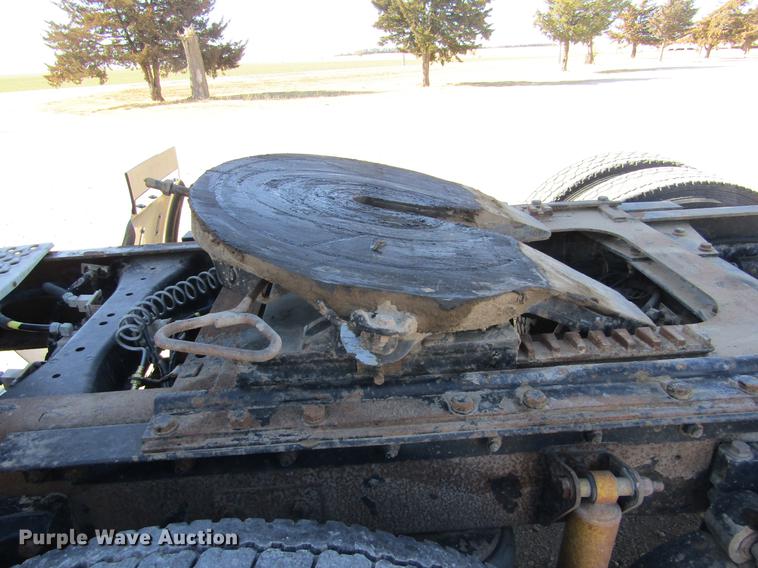 image for item DE6613 2005 Kenworth T600 semi truck