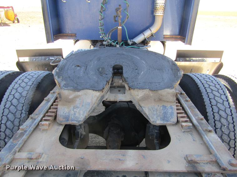 image for item DE6613 2005 Kenworth T600 semi truck