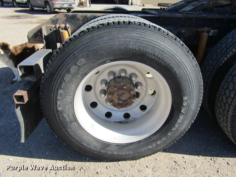 image for item DE6613 2005 Kenworth T600 semi truck