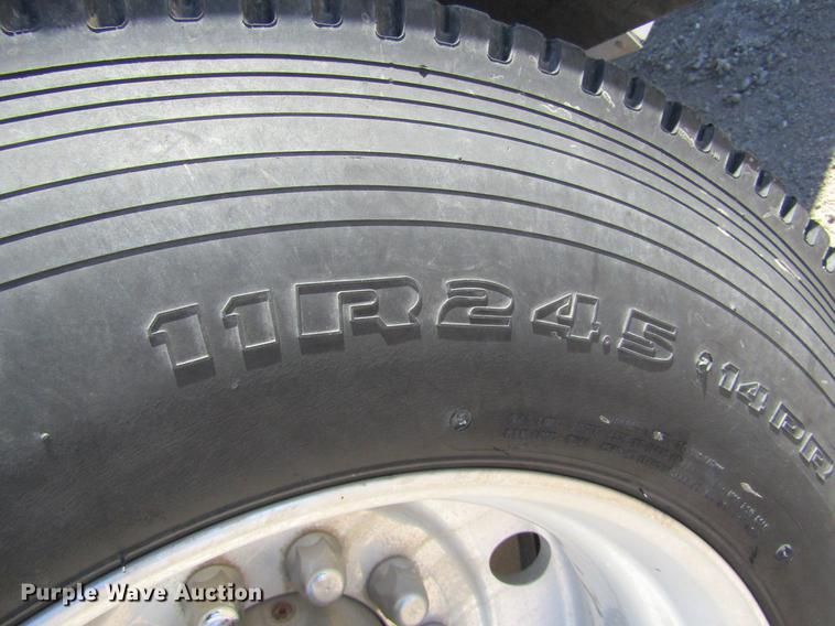 image for item DE6613 2005 Kenworth T600 semi truck