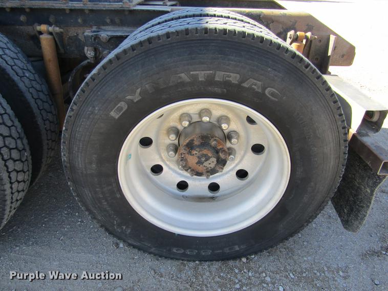 image for item DE6613 2005 Kenworth T600 semi truck