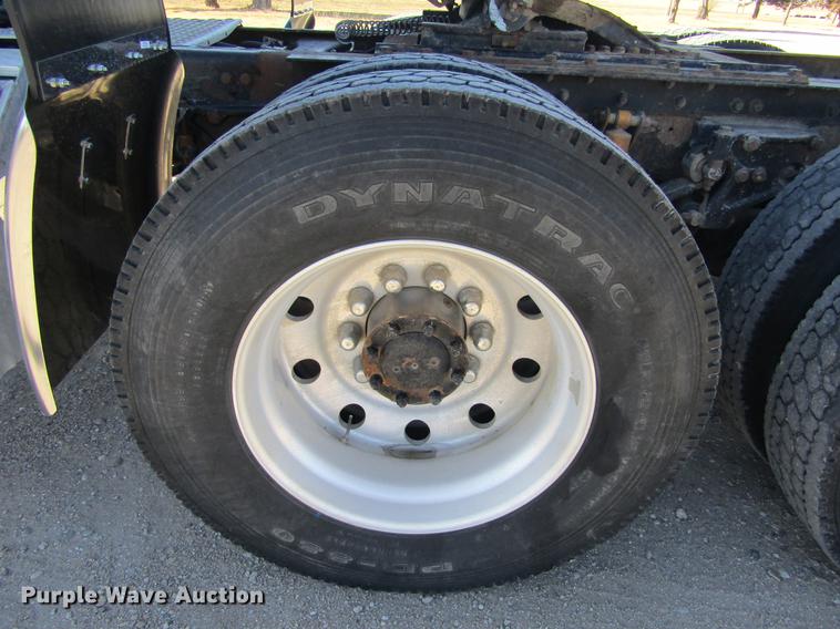 image for item DE6613 2005 Kenworth T600 semi truck