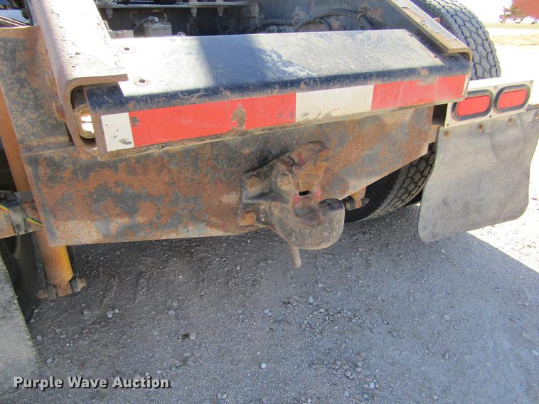 image for item DE6613 2005 Kenworth T600 semi truck