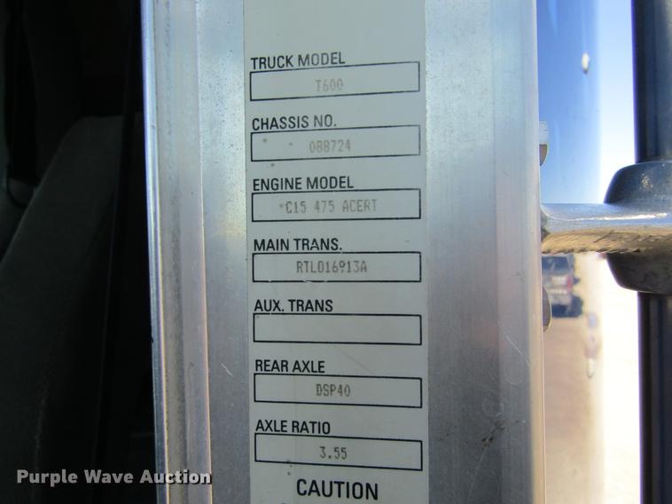 image for item DE6613 2005 Kenworth T600 semi truck