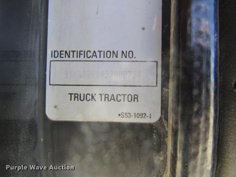 image for item DE6613 2005 Kenworth T600 semi truck