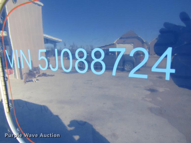 image for item DE6613 2005 Kenworth T600 semi truck