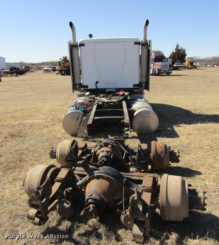 image for item DE6631 1995 International 9400 truck cab and chassis