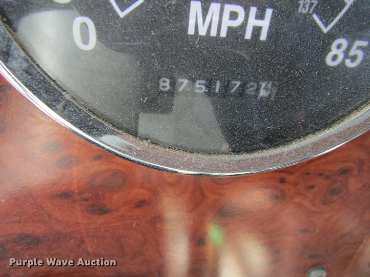 image for item DE6631 1995 International 9400 truck cab and chassis