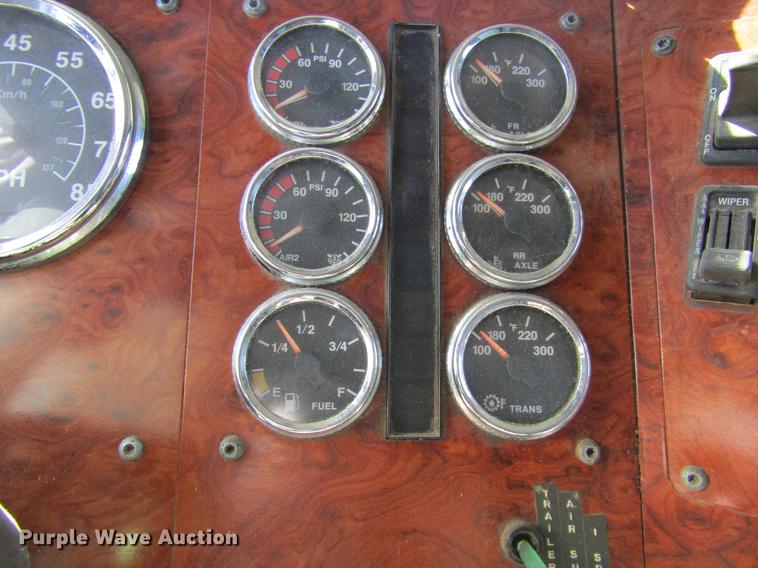 image for item DE6631 1995 International 9400 truck cab and chassis