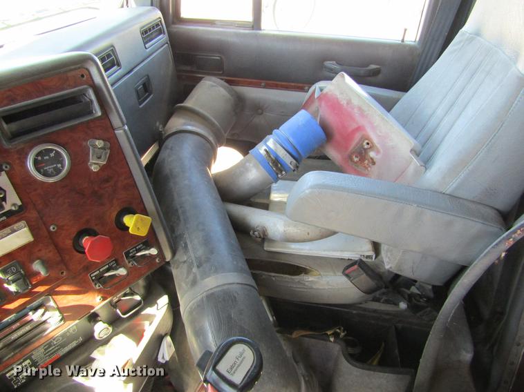 image for item DE6631 1995 International 9400 truck cab and chassis