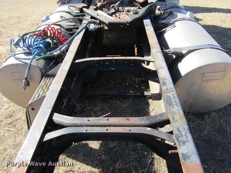 image for item DE6631 1995 International 9400 truck cab and chassis