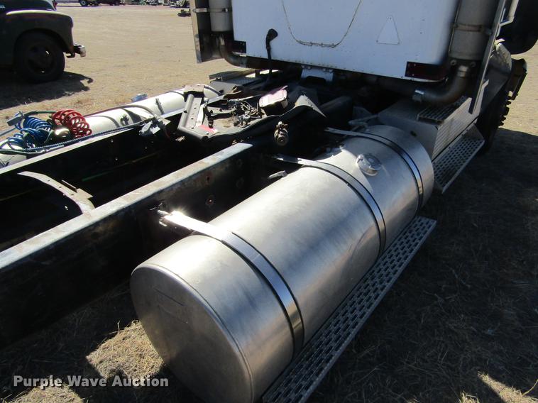 image for item DE6631 1995 International 9400 truck cab and chassis