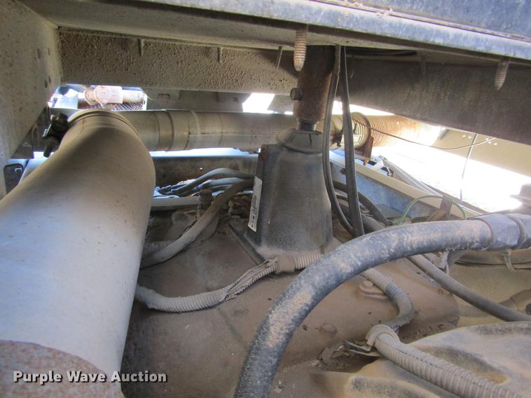 image for item DE6631 1995 International 9400 truck cab and chassis