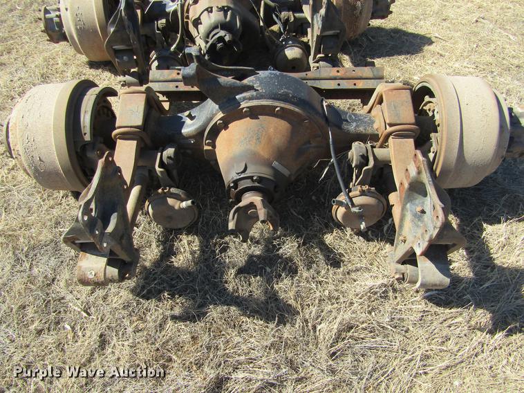 image for item DE6631 1995 International 9400 truck cab and chassis