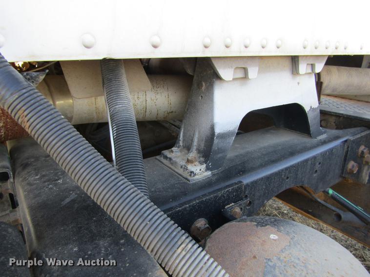 image for item DE6631 1995 International 9400 truck cab and chassis