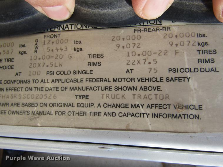 image for item DE6631 1995 International 9400 truck cab and chassis