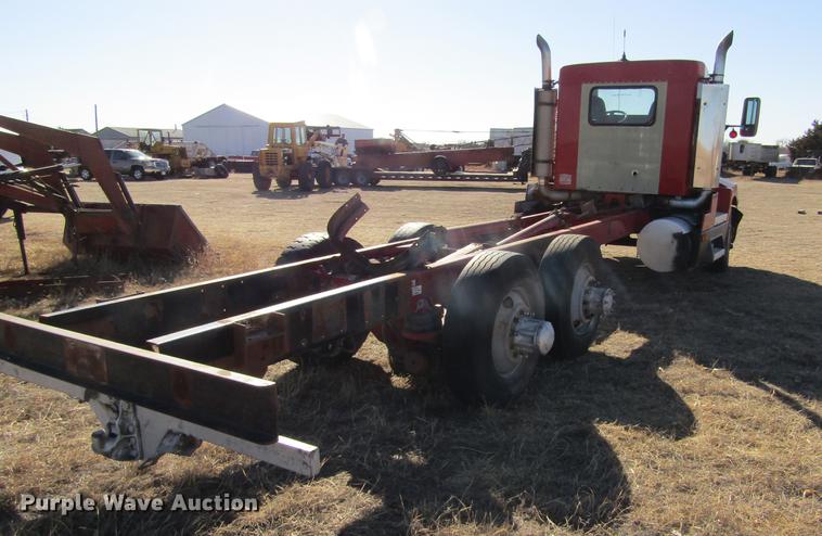 image for item DE6632 1991 Kenworth T600 truck cab and chassis