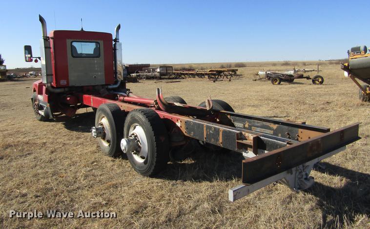 image for item DE6632 1991 Kenworth T600 truck cab and chassis