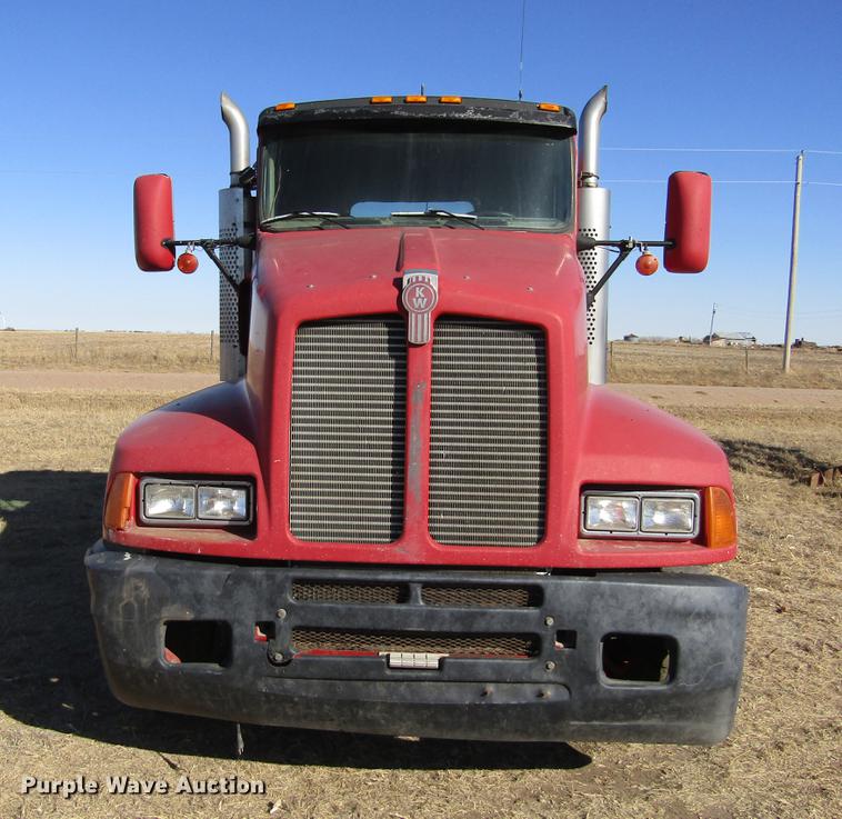 image for item DE6632 1991 Kenworth T600 truck cab and chassis