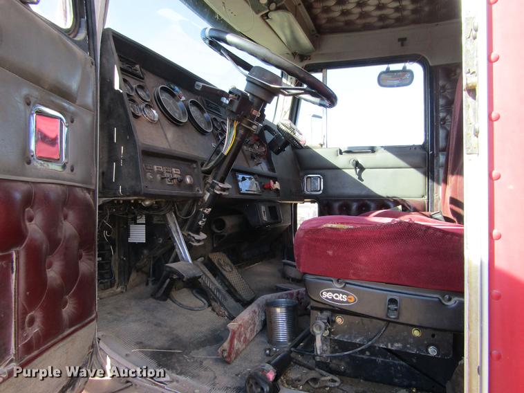 image for item DE6632 1991 Kenworth T600 truck cab and chassis