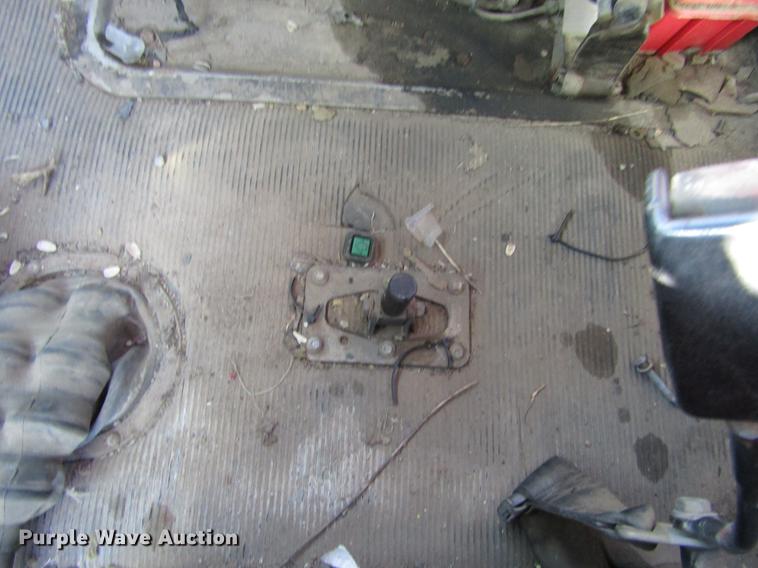 image for item DE6632 1991 Kenworth T600 truck cab and chassis