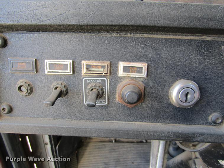 image for item DE6632 1991 Kenworth T600 truck cab and chassis