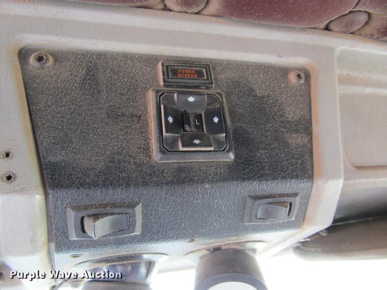 image for item DE6632 1991 Kenworth T600 truck cab and chassis