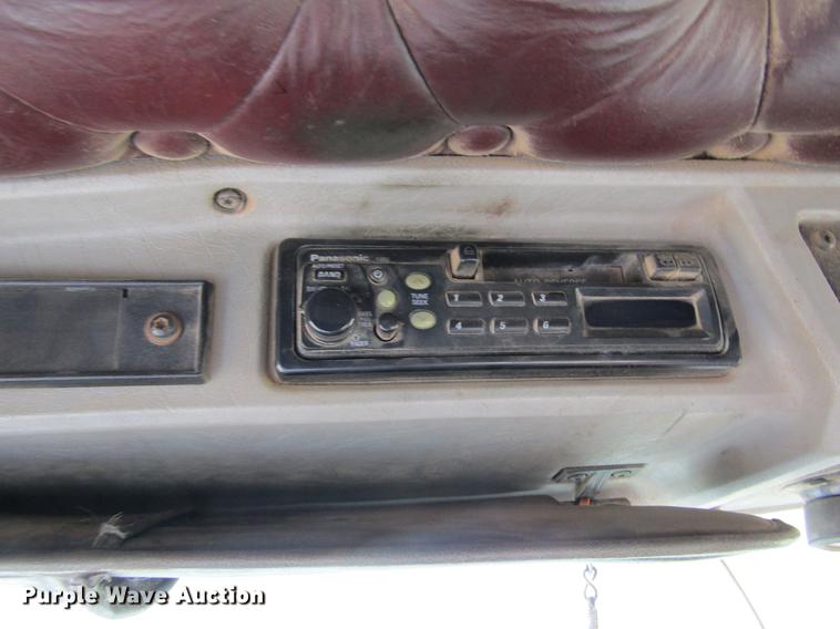 image for item DE6632 1991 Kenworth T600 truck cab and chassis