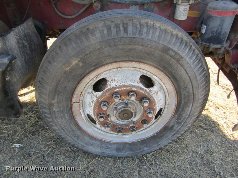 image for item DE6632 1991 Kenworth T600 truck cab and chassis