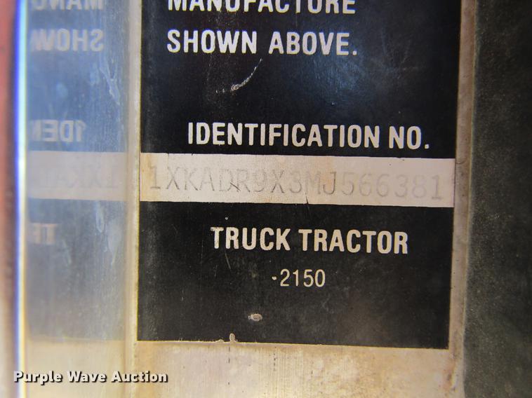 image for item DE6632 1991 Kenworth T600 truck cab and chassis