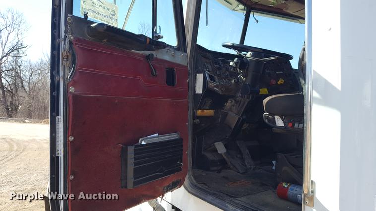 image for item DF3536 1996 Peterbilt 379 semi truck