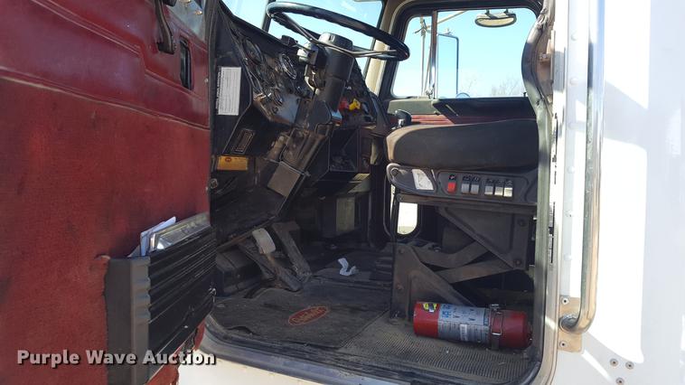 image for item DF3536 1996 Peterbilt 379 semi truck