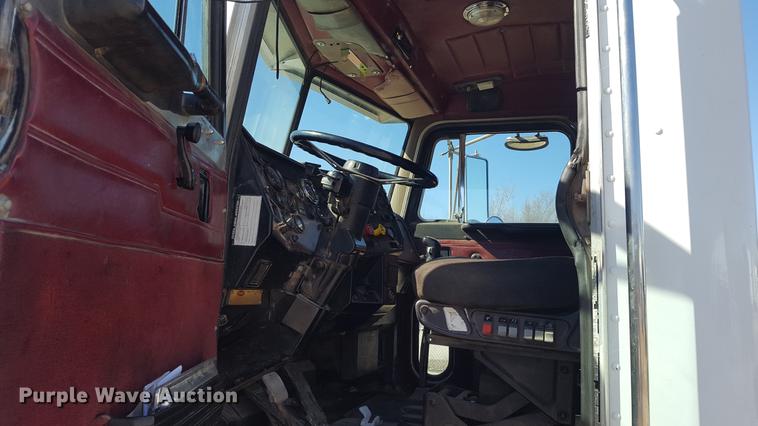 image for item DF3536 1996 Peterbilt 379 semi truck